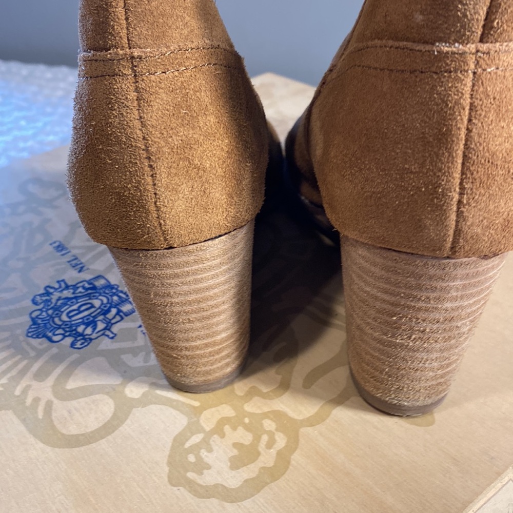 Blondo wedge heeled suede boots Waterproof- size 7.5 beautiful condition! - Picture 5 of 9